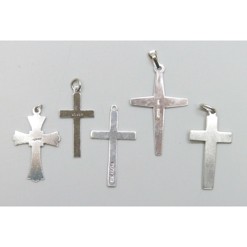 7059 - A collection of four silver cross pendants, and one unmarked, 5.6g