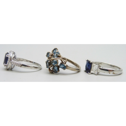 7060 - Three silver rings, 11.8g