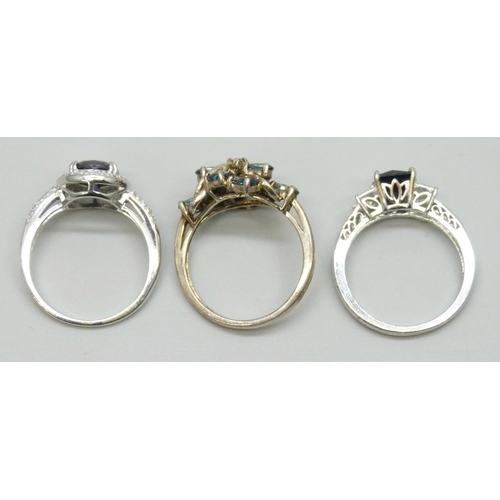 7060 - Three silver rings, 11.8g