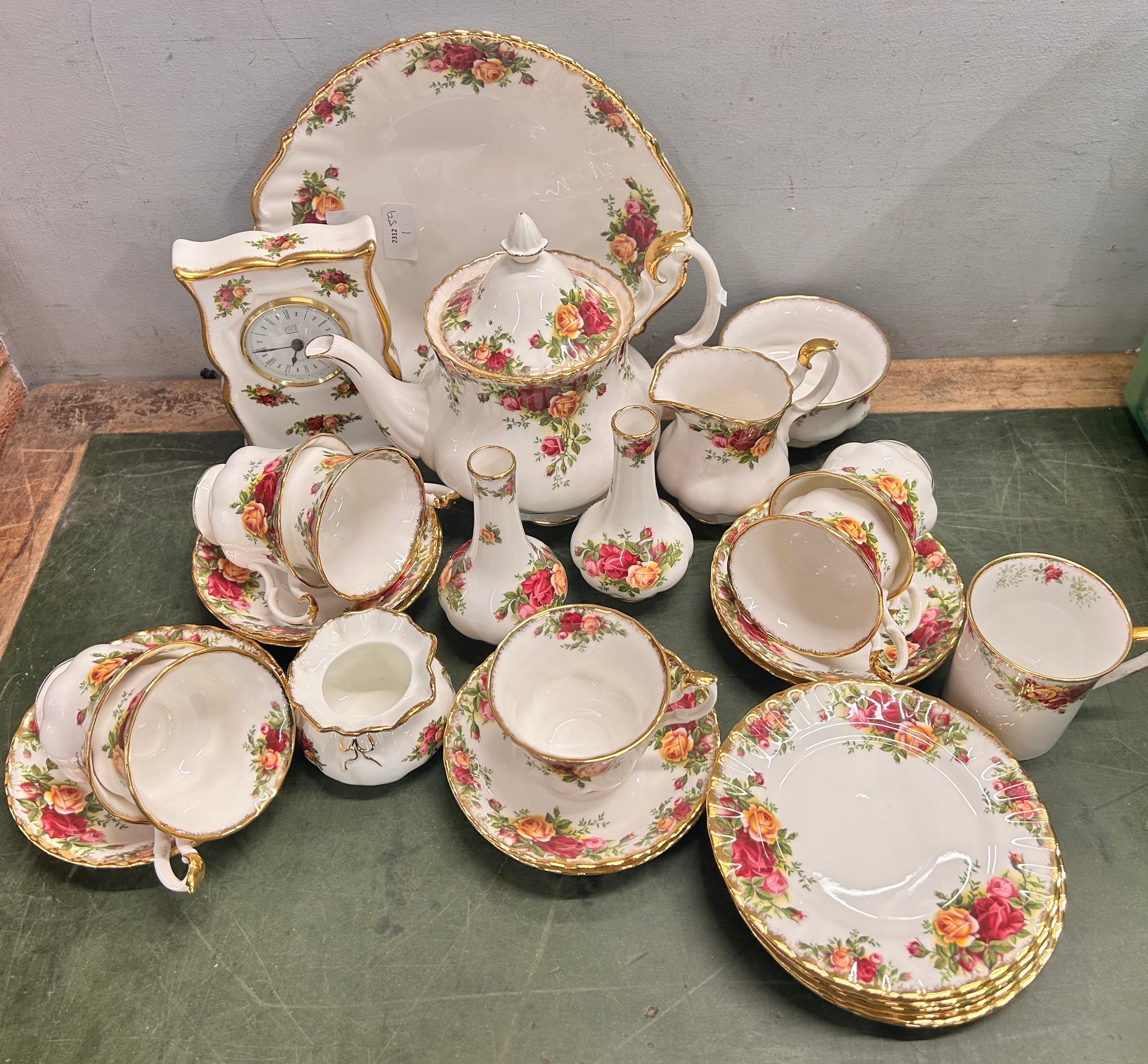 A collection of Royal Albert Old Country Roses pattern tea ware ...