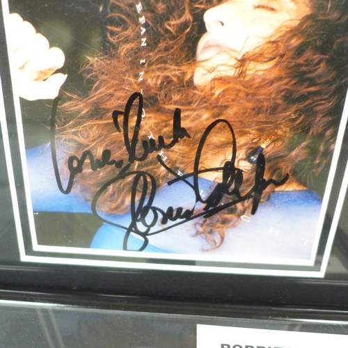 2015 - Music; two signed picture and CD displays, Robbie Williams and Gloria Estefan