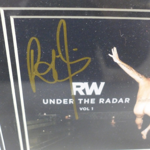 2015 - Music; two signed picture and CD displays, Robbie Williams and Gloria Estefan