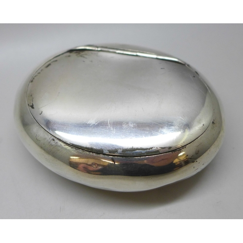 7284 - A Victorian silver snuff box, Birmingham, 1899, 98g, 8.7cm