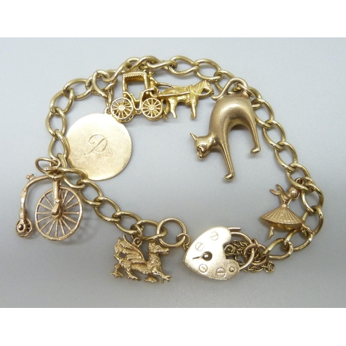 7001 - A 9ct gold bracelet with five 9ct gold charms and a yellow metal 'P' charm, 22.5g