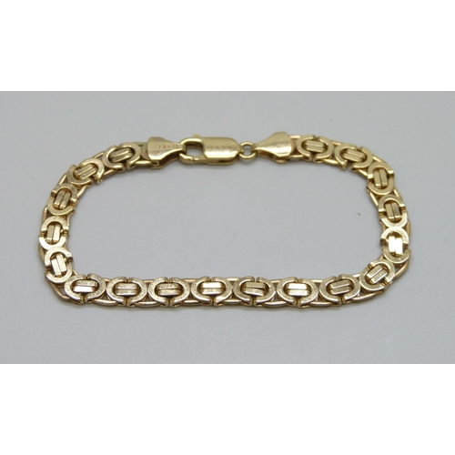 7062 - A 9ct gold chunky chain bracelet, 6mm wide links, 11.5g, 17.4cm