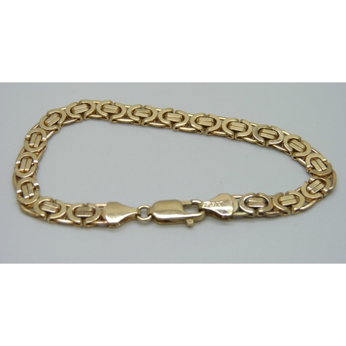 7062 - A 9ct gold chunky chain bracelet, 6mm wide links, 11.5g, 17.4cm