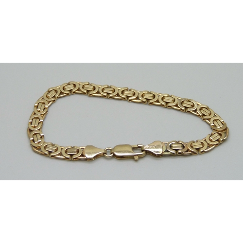 7062 - A 9ct gold chunky chain bracelet, 6mm wide links, 11.5g, 17.4cm