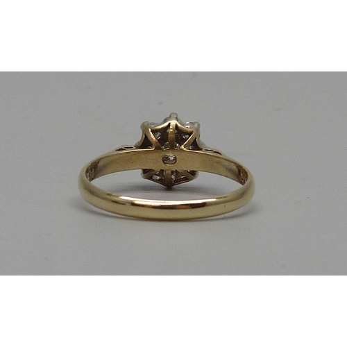 7066 - A 9ct gold diamond cluster ring, 2.4g, P