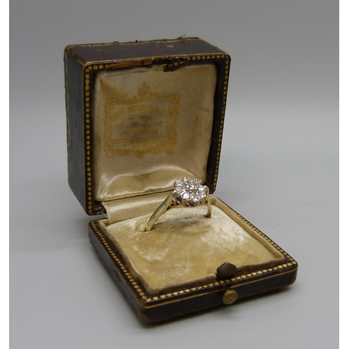 7066 - A 9ct gold diamond cluster ring, 2.4g, P