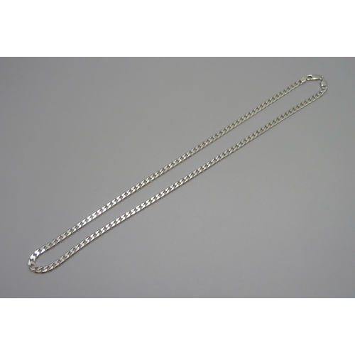 7068 - A silver curb link necklace chain, 19g, 50cm