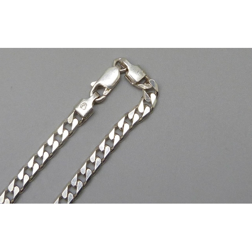 7068 - A silver curb link necklace chain, 19g, 50cm