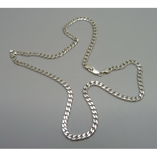7068 - A silver curb link necklace chain, 19g, 50cm