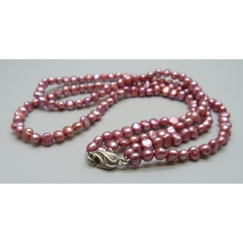 7074 - A Honora pink pearl two strand necklace with a silver clasp, 40g, 45.5cm