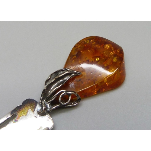 7077 - A silver and amber bookmark, 6g, 8.3cm