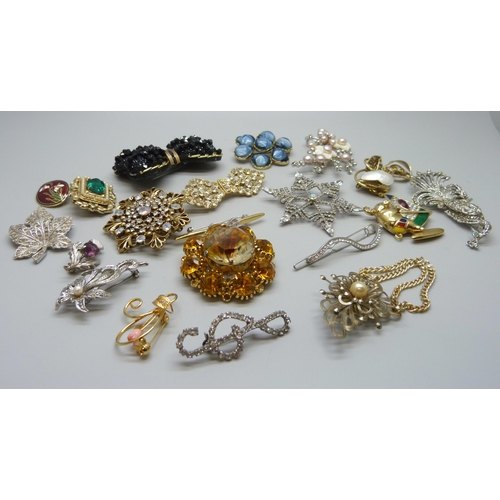 7085 - A collection of costume brooches, signed examples including Kirks Folly, etc.