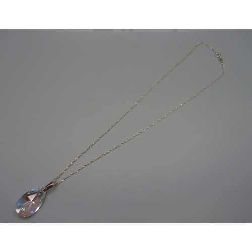 7086 - An aurora borealis style pendant on a silver chain, 3.8cm including bail