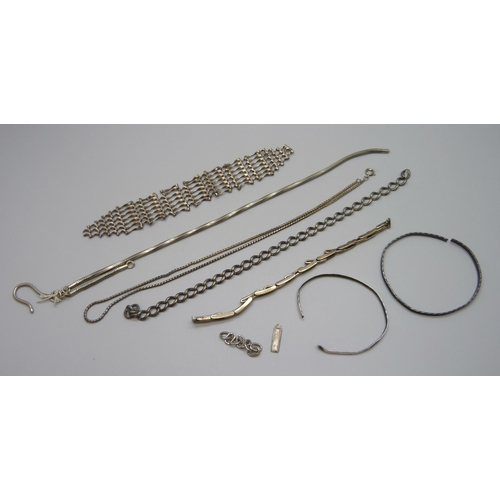 7114 - A collection of jewellery including white metal, a/f