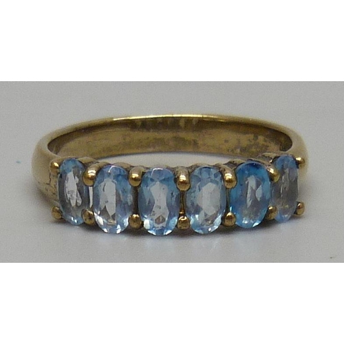 7120 - A silver gilt blue topaz ring, R/S, with certificate