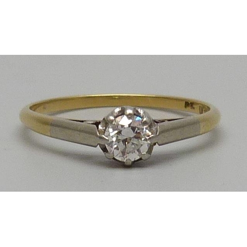 7122 - An 18ct gold and platinum diamond solitaire ring, 2.2g, Q
