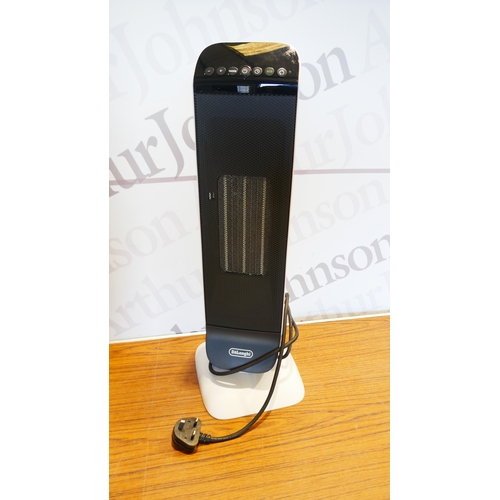 6022 - A Delonghi ceramic heater with remote   (381-371) *This lot is subject to VAT