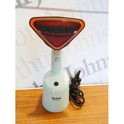 6058 - A Tefal Aerosteam garment steamer   (381-431) *This lot is subject to VAT