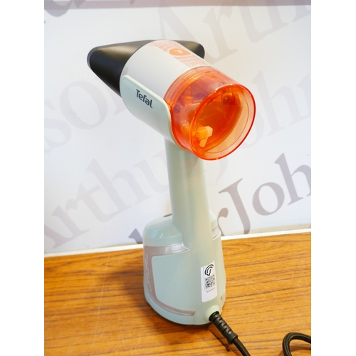 6058 - A Tefal Aerosteam garment steamer   (381-431) *This lot is subject to VAT
