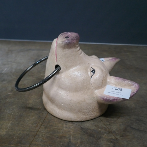 5030 - A cast metal pig head with metal ring *This lot is subject to VAT