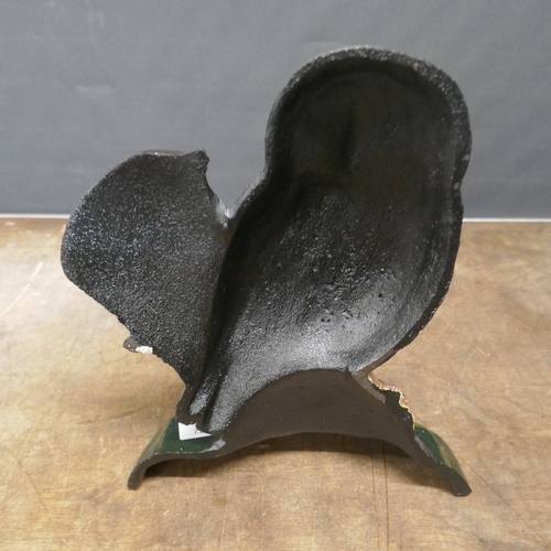 5031 - A cast metal owl doorstop *This lot is subject to VAT