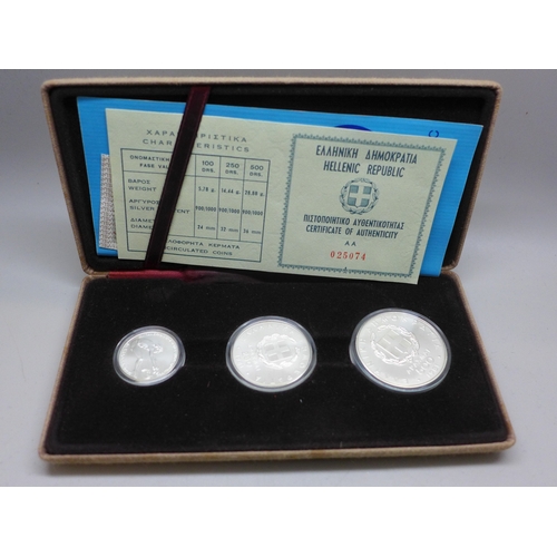 7269 - A set of three Greek .900 silver coins - 5.78g, 14.44g and 28.88g, cased