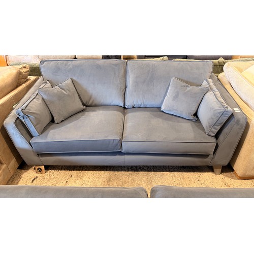 Lot 3065      