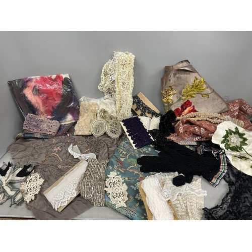2094 - Two boxes of vintage lace, trims, haberdashery, etc.