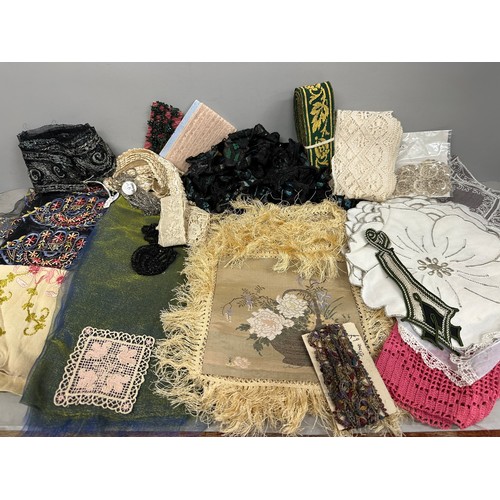 2094 - Two boxes of vintage lace, trims, haberdashery, etc.