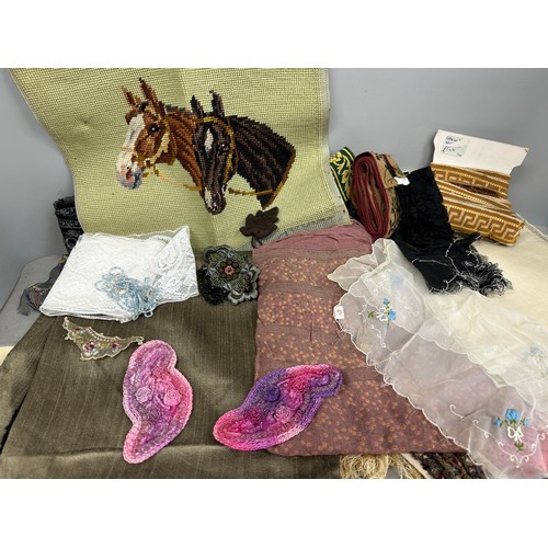 2094 - Two boxes of vintage lace, trims, haberdashery, etc.