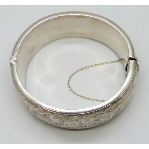 7019 - A silver bangle, Birmingham, 1962, 40g