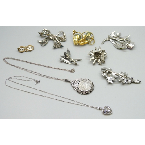 7033 - A collection of jewellery including an Art Deco white metal and enamel bird brooch, a marcasite and ... 