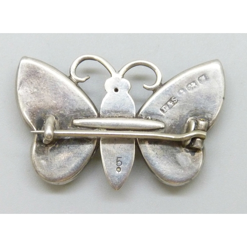 7053 - An early 20th Century silver brooch in the form of a butterfly, with butterfly wing inlay, hallmarke... 