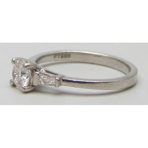 7181 - A platinum set diamond solitaire ring, approximately 0.5ct, 3.6g, L/M