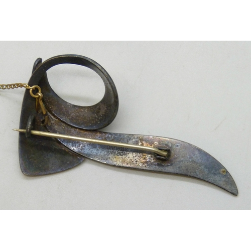 7072 - An Aksel Holmsen silver and guilloche enamel brooch, 5.6cm