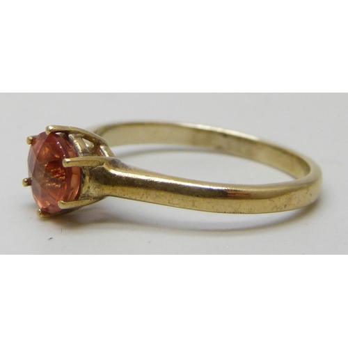 7078 - A silver gilt faceted possibly sunstone ring, O