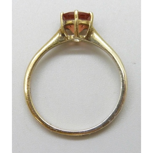 7078 - A silver gilt faceted possibly sunstone ring, O