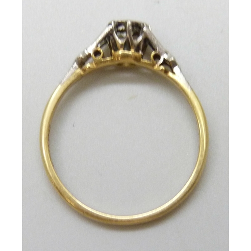 7082 - An 18ct gold and platinum diamond solitaire ring, 2.2g, N