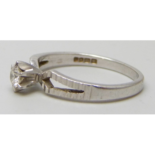 7083 - An 18ct white gold diamond solitaire ring, 3.1g, O