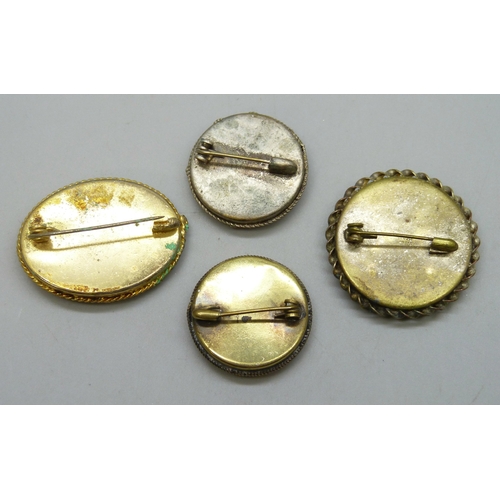 7091 - Four micro-mosaic brooches