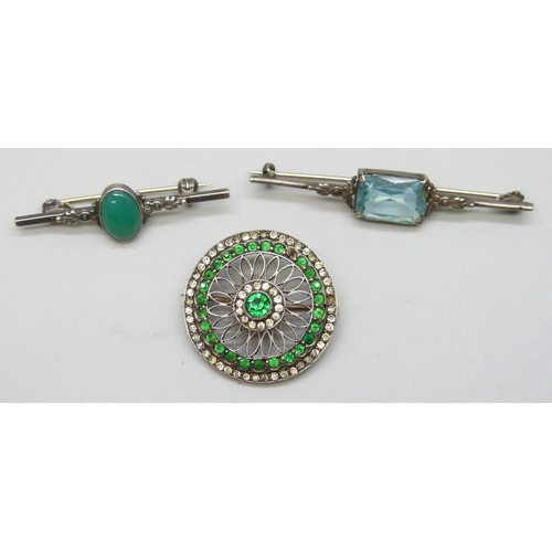7095 - Three silver brooches, the circular example missing a stone, 2.9cm, stone a/f on blue stone example,... 