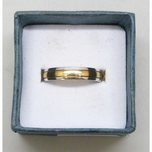 7097 - A 9ct two tone gold band ring, 3.7g, L/M