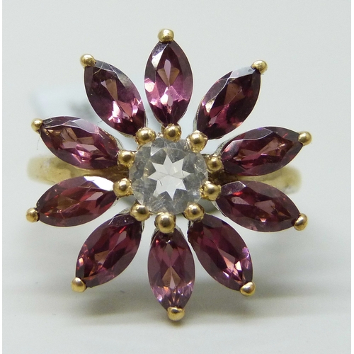 7099 - A TGGC silver gilt cocktail ring, J