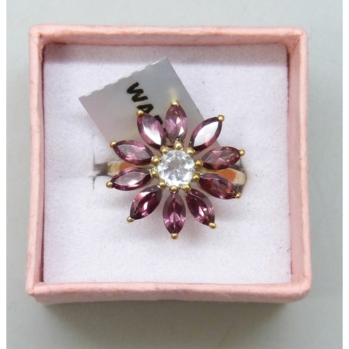 7099 - A TGGC silver gilt cocktail ring, J