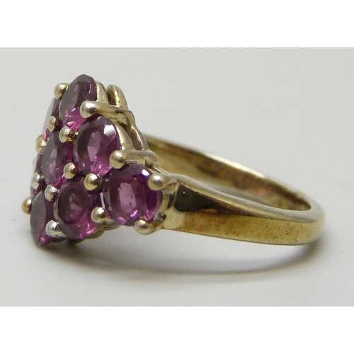 7102 - A TGGC silver gilt purple stone ring, J/K