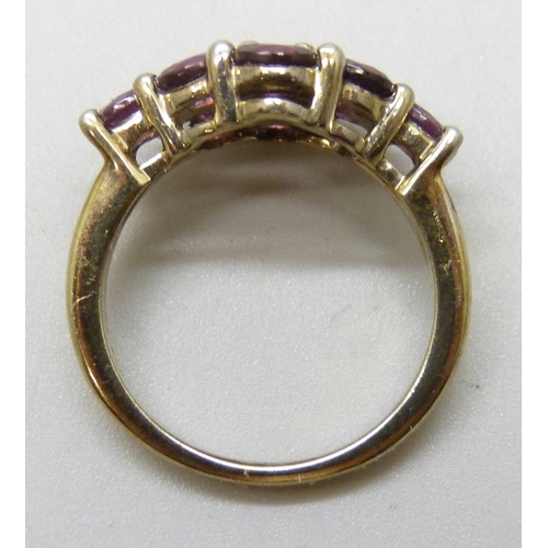7102 - A TGGC silver gilt purple stone ring, J/K