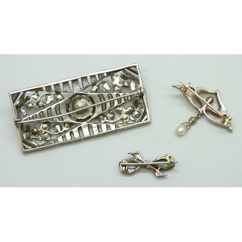 7105 - A large early 20th century paste stone and pearl brooch, possibly French, 5.8 x 2.7cm, a .900 silver... 